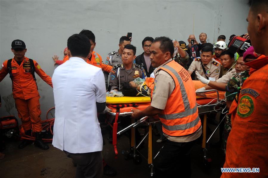 INDONESIA-TANGERANG-WALL COLLAPSE-EVACUATION