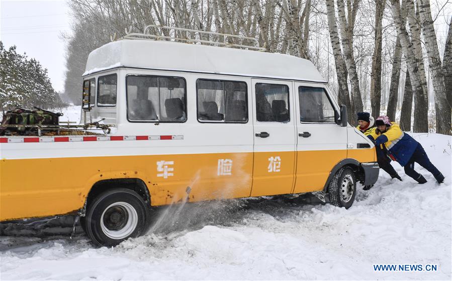 CHINA-CHANGCHUN-SPRING FESTIVAL TRAVEL RUSH-RAILWAY-WORKER (CN)