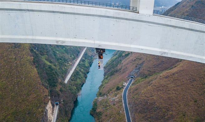 Workers examine railway bridge everyday for safety in China's Guizhou