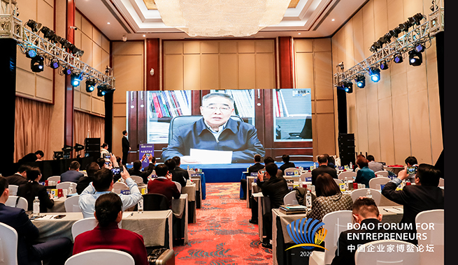 國家榮譽(yù)稱號獲得者、中國工程院院士、天津中醫(yī)藥大學(xué)校長張伯禮在視頻致辭