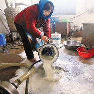 奶業(yè)困局，路在何方？