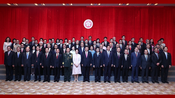 習(xí)近平會(huì)見香港特別行政區(qū)新任行政、立法、司法機(jī)構(gòu)負(fù)責(zé)人