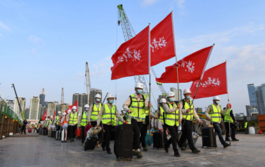 我在現(xiàn)場&middot;照片背后的故事｜援港60天，見證荒灘起方舟