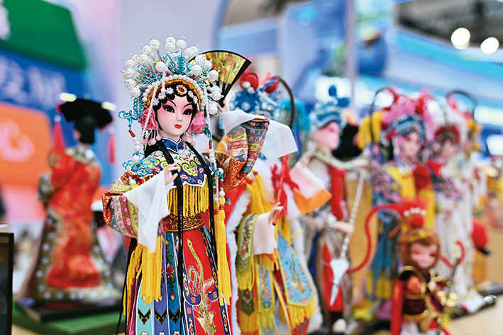 “中国质造”：“娃衣”驶向全球消费新蓝海