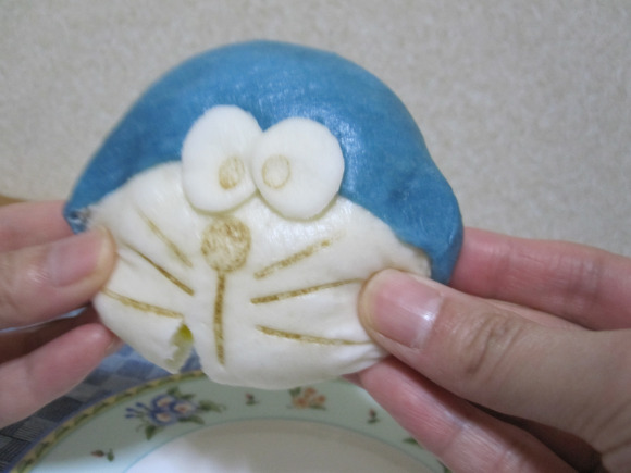 不忍下口！日便利店推出機(jī)器貓饅頭【圖】