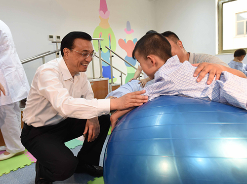 這三年，總理牽掛的殘疾人群體，迎來(lái)哪些暖政？