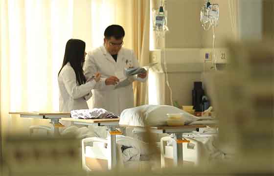 致敬偉大改革｜對話40年，講述身邊的健康故事（第五集）&mdash;&mdash;小醫(yī)院不再門可羅雀，大醫(yī)院不再&ldquo;戰(zhàn)時狀態(tài)&rdquo;