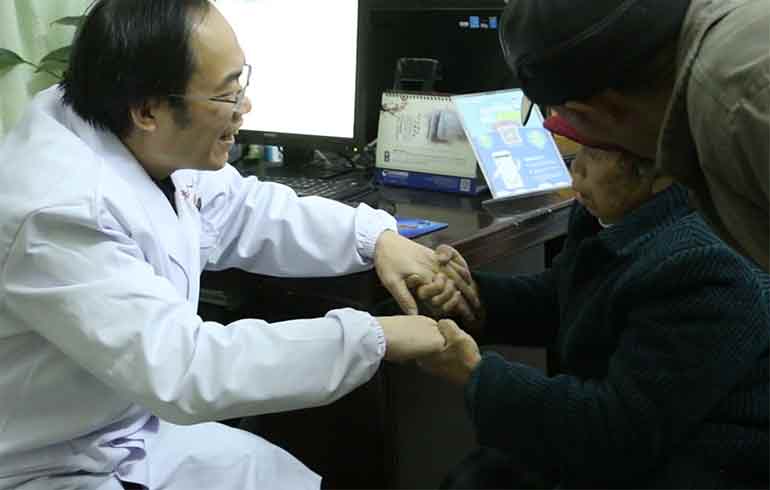 致敬偉大改革｜對話40年，講述身邊的健康故事（第三集）&mdash;&mdash;有了新農(nóng)合，看病不再愁