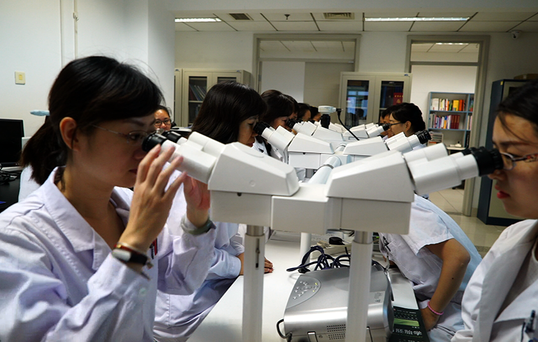 致敬偉大改革｜對(duì)話40年，講述身邊的健康故事33&mdash;好醫(yī)生是這樣煉成的