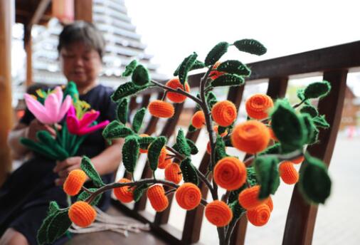 撐起防貧傘，擋住風(fēng)和雨