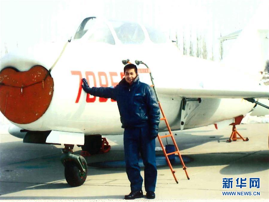 （建軍90周年&middot;英雄&middot;圖文互動(dòng)）（3）聽(tīng)，渤海灣有風(fēng)吹過(guò)來(lái)&mdash;&mdash;追記海軍某艦載航空兵部隊(duì)一級(jí)飛行員張超