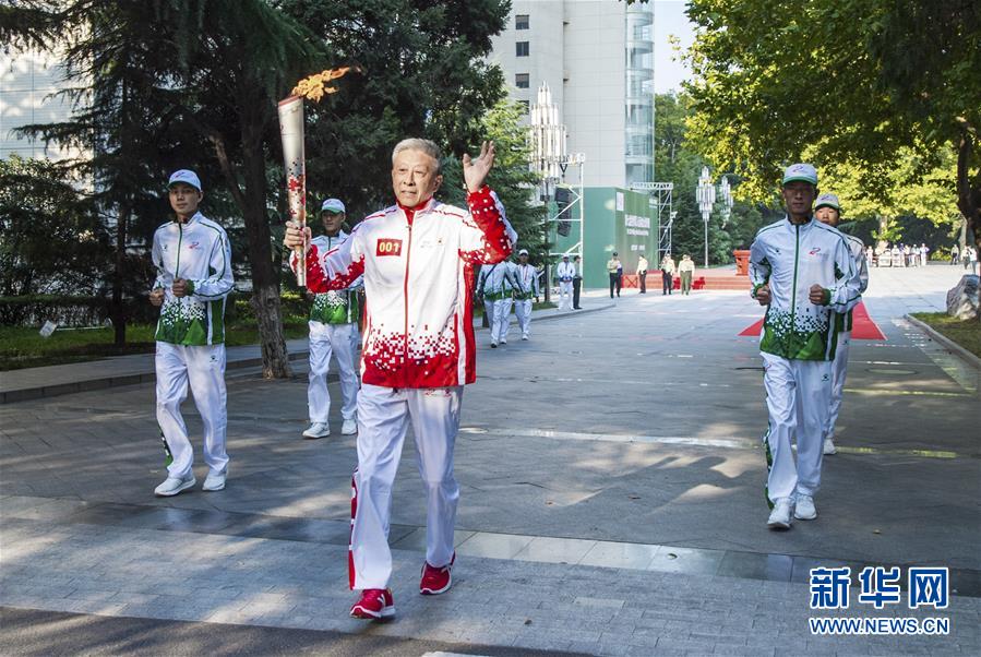 （軍運會&middot;圖文互動）（1）軍運會火炬?zhèn)鬟f活動在火箭軍工程大學舉行（配本社同題文字稿）