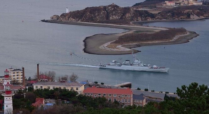 贊！網(wǎng)友俯拍解放軍旅順軍港