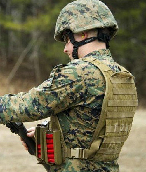 是電影還是現(xiàn)實？美軍陸戰(zhàn)隊士兵操大槍射擊練習(xí)