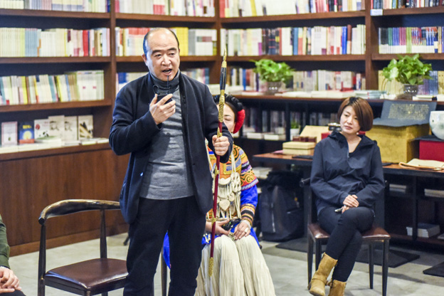 劉文濤：通過(guò)對(duì)每件兵器的復(fù)制，我們了解兵器造型與兵器制作的手藝，實(shí)現(xiàn)與古人的對(duì)話。