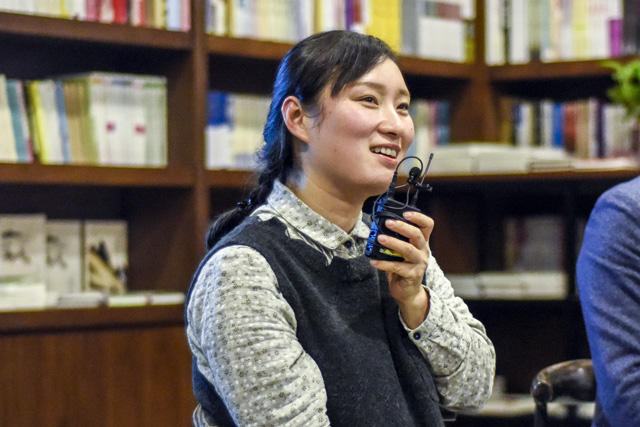 申彬：在清華的學(xué)習(xí)，讓我拓寬了許多思路，我想在山水和其他物象中嘗試去用我們工藝來表現(xiàn)，希望今后能給觀者帶來一些新的感受。