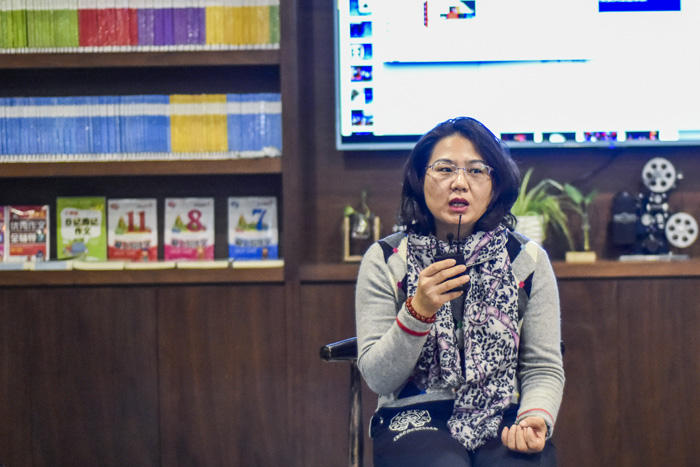 王煥：唐卡現(xiàn)在發(fā)展得很好。一個(gè)是國(guó)家非遺政策的保護(hù)，第二唐卡技藝本身很精良，做唐卡的這些藝人始終保有著工匠精神，做出來(lái)的東西令人稱贊，它自然能慢慢傳播開來(lái)。