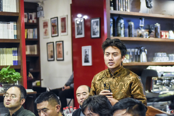 安久家族老八：我們的家族一直在做技藝的傳承，這是我們的使命，我們應(yīng)該承擔(dān)起來(lái)。希望能用我學(xué)到的知識(shí)，把我們家族的技藝推廣到更廣大的市場(chǎng)。