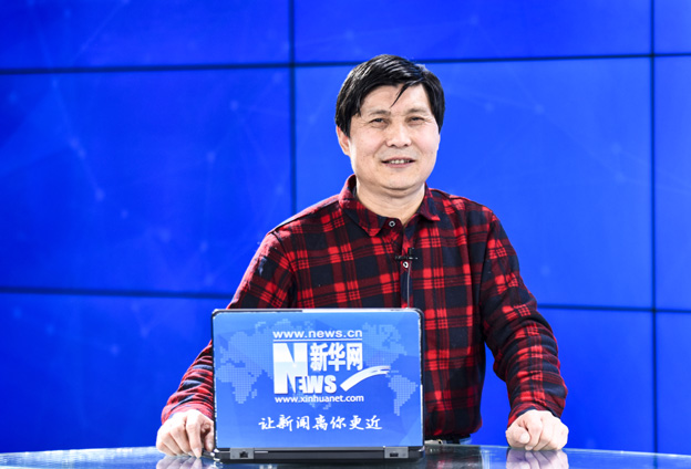 從開(kāi)始的花鳥(niǎo)畫(huà)轉(zhuǎn)為山水畫(huà)創(chuàng)作，更欣賞山水畫(huà)的大氣。多年努力到名山大川去寫(xiě)生，搜集素材，創(chuàng)作具有生活氣息的書(shū)畫(huà)作品。