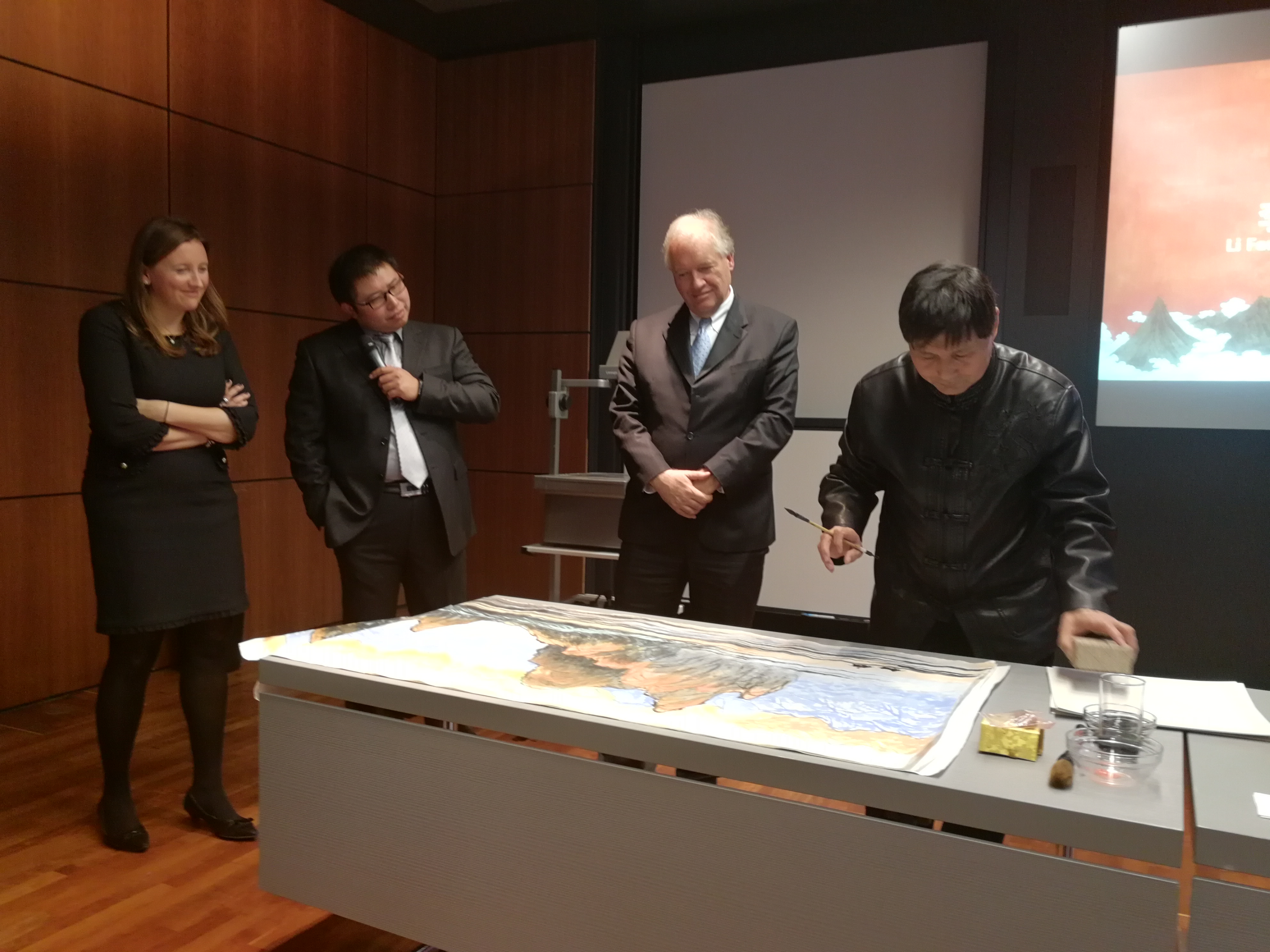 作為一個(gè)藝術(shù)家，我也要為這個(gè)國(guó)家和社會(huì)做一點(diǎn)自己的貢獻(xiàn)。在這次跨國(guó)文化交流活動(dòng)中，作為唯一的隨團(tuán)畫(huà)家，我創(chuàng)作出了多幅以&ldquo;一帶一路&rdquo;為主題的中國(guó)畫(huà)。