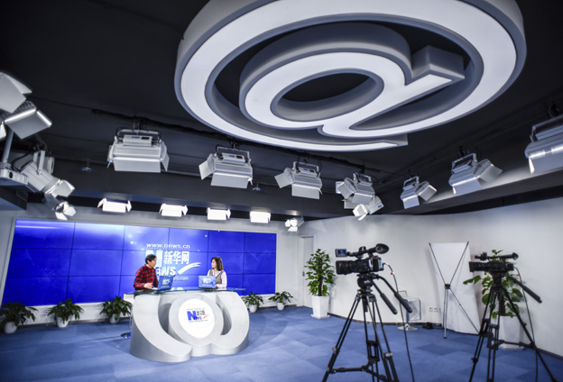 我熱愛(ài)公益，希望在這方面做出自己的貢獻(xiàn)。我會(huì)用我的畫(huà)作支援貧困的學(xué)生，支援患病的兒童，獻(xiàn)出我的愛(ài)心。