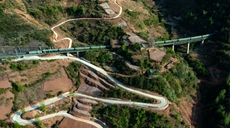 新華全媒+｜高鐵時(shí)代，大涼山鐵軌上流淌&ldquo;慢幸福&rdquo;