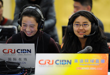 她們，因為兩會工作忙碌著美麗著