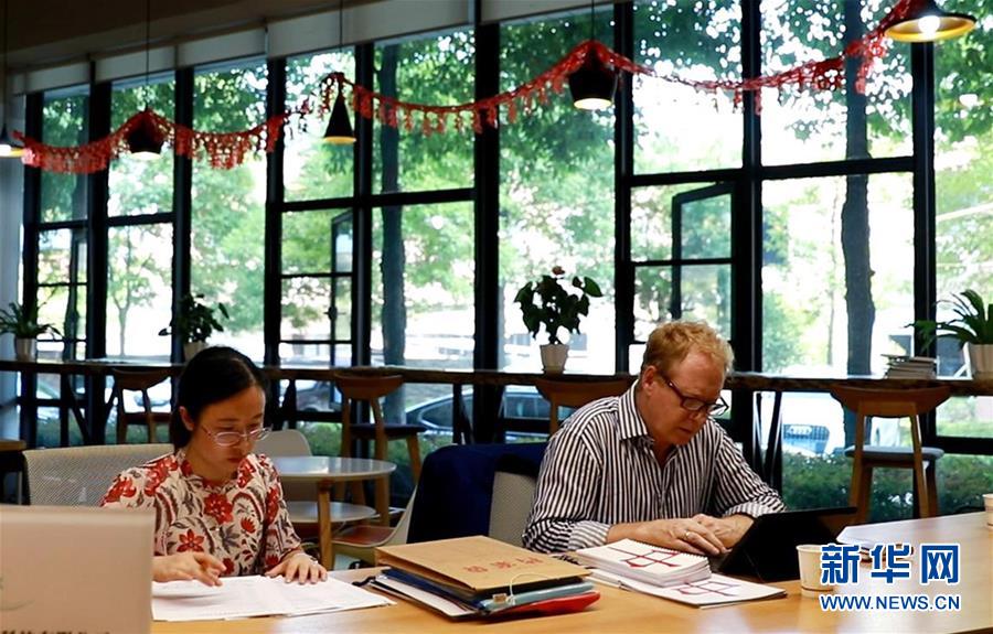 （十九大時(shí)光&middot;圖文互動(dòng)）（1）中國成就，世界矚目&mdash;&mdash;來自基層蹲點(diǎn)現(xiàn)場的報(bào)道