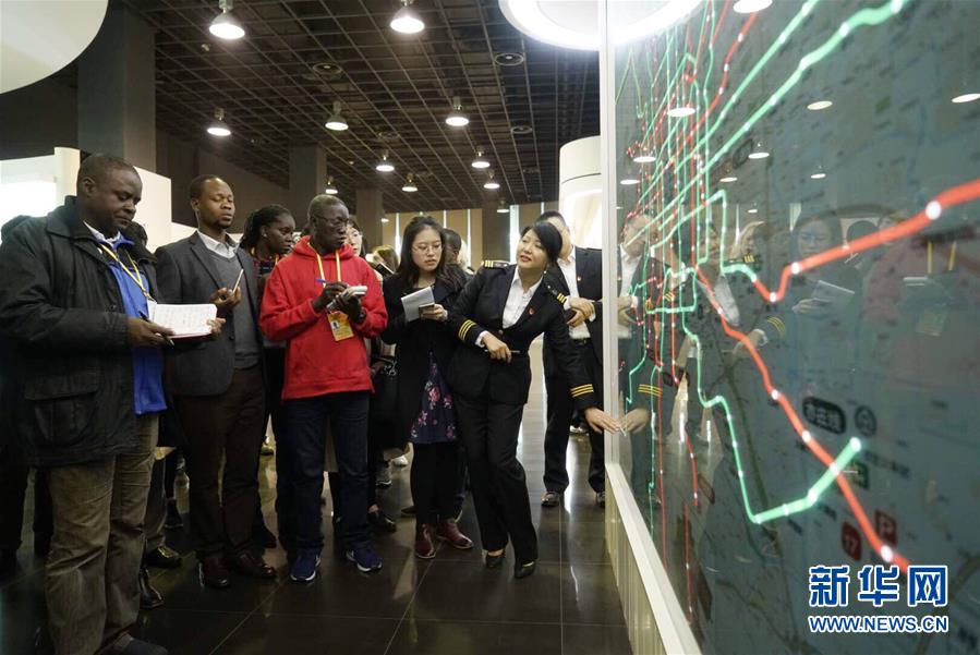 （十九大&middot;XHDW）（5）中外記者會外感受北京軌道交通