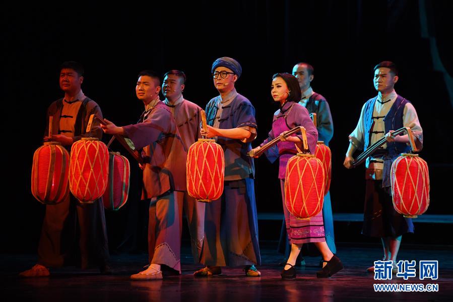 （新華全媒頭條&middot;十九大特別報(bào)道&middot;圖文互動(dòng)）（11）再塑黨的形象的偉大工程&mdash;&mdash;中國(guó)共產(chǎn)黨自身建設(shè)的五年探索之路