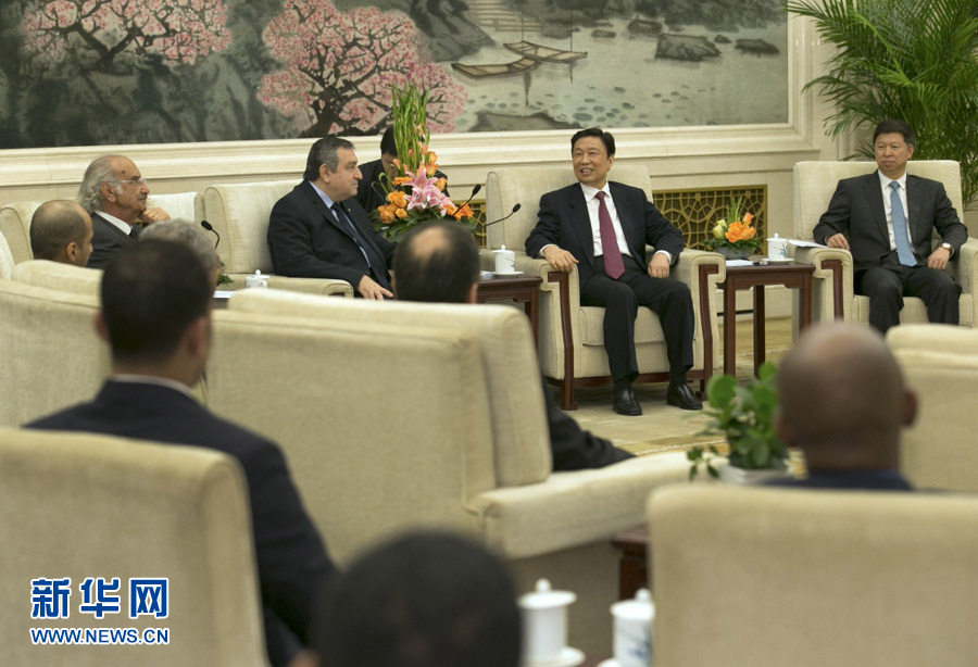 4月25日，國家副主席李源潮在北京人民大會堂會見出席&ldquo;中國－阿拉伯國家政黨對話會&rdquo;的外方代表。 新華社記者馬占成攝