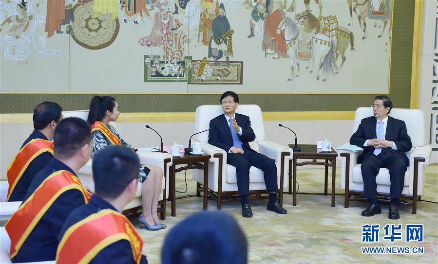 （XHDW）孟建柱會(huì)見買買提江&middot;托乎尼牙孜同志先進(jìn)事跡報(bào)告團(tuán)