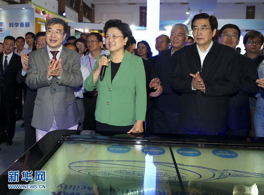 （新華網(wǎng)）劉延?xùn)|、郭金龍參加2016年全國(guó)科技活動(dòng)周活動(dòng)