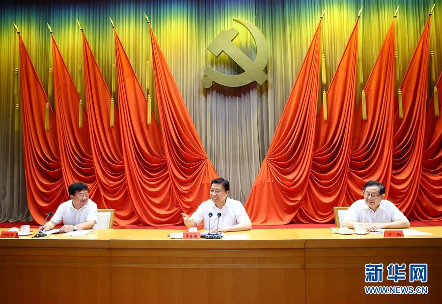 7月22日，中國(guó)科協(xié)和中央黨校聯(lián)合舉辦的科技領(lǐng)軍人才專題研修班在北京結(jié)業(yè)，中共中央政治局委員、國(guó)家副主席李源潮出席結(jié)業(yè)式并講話。新華社記者丁海濤攝