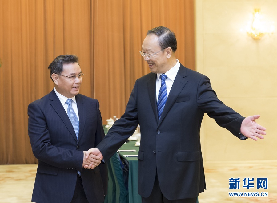 10月12日，中共中央書記處書記、全國政協(xié)副主席杜青林在北京會(huì)見來華訪問并出席&ldquo;2016中國共產(chǎn)黨與世界對(duì)話會(huì)&rdquo;的老撾人革黨中央政治局委員、建國陣線中央主席賽頌蓬&middot;豐威漢率領(lǐng)的老撾人革黨代表團(tuán)?！⌒氯A社記者丁海濤攝