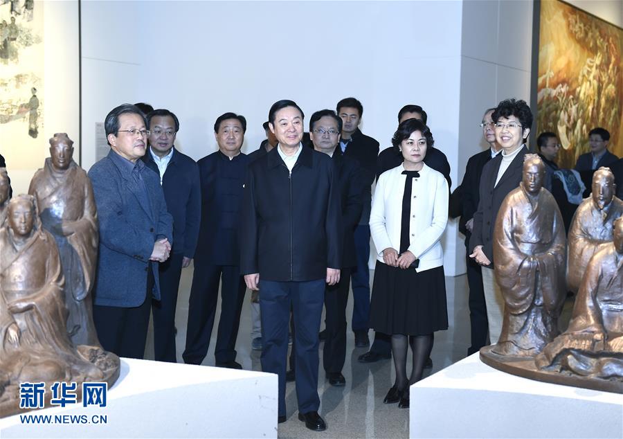 12月6日，中共中央政治局委員、中央書記處書記、中宣部部長劉奇葆在北京參觀中華文明歷史題材美術(shù)創(chuàng)作工程入選作品展覽。 新華社記者張領(lǐng)攝