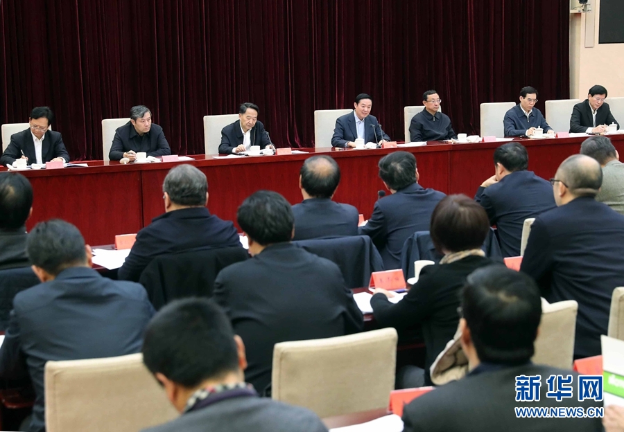 12月10日，中宣部在北京召開學(xué)習(xí)貫徹習(xí)近平總書記在中國文聯(lián)十大、中國作協(xié)九大開幕式上和會見中國記協(xié)第九屆理事會代表時重要講話精神座談會。中共中央政治局委員、中央書記處書記、中宣部部長劉奇葆出席會議并講話。新華社記者 劉衛(wèi)兵 攝 