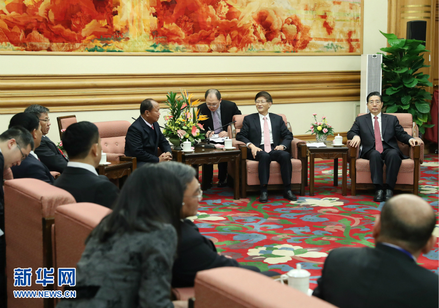 12月27日，中共中央政治局委員、中央政法委書記孟建柱在北京集體會見出席湄公河流域執(zhí)法安全合作機制成立五周年部長級會議的各國代表團團長。新華社記者 王曄 攝 