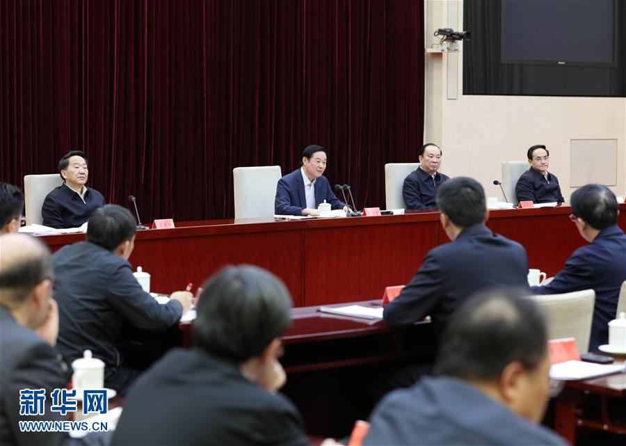  2月17日，在習(xí)近平總書記主持召開黨的新聞輿論工作座談會并發(fā)表重要講話一周年之際，中宣部在北京召開2017年新聞戰(zhàn)線&ldquo;新春走基層&rdquo;活動(dòng)座談會。中共中央政治局委員、中央書記處書記、中宣部部長劉奇葆出席會議并講話。新華社記者 王曄 攝
