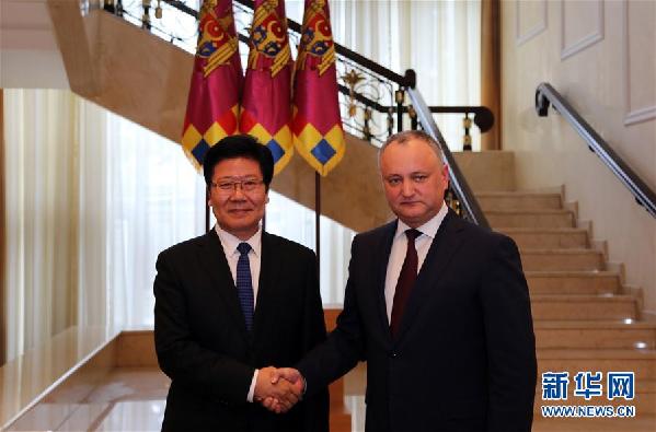 （XHDW）（1）摩爾多瓦總統(tǒng)多東、總理菲利普會見張春賢