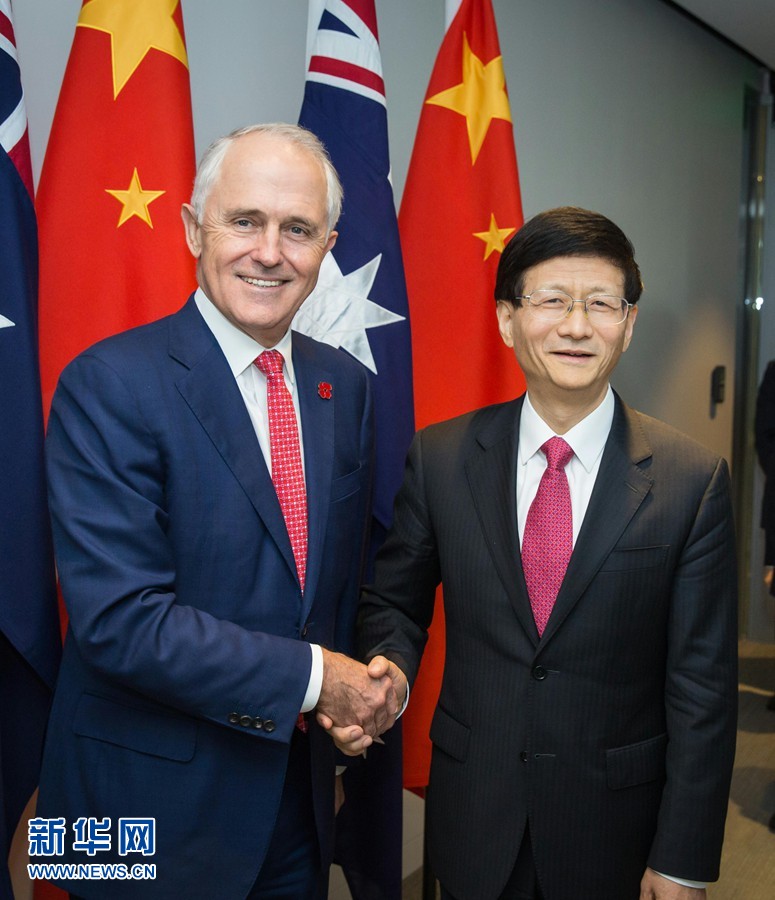 4月21日，正在澳大利亞訪問的中共中央政治局委員、中央政法委書記孟建柱（右）在悉尼會見澳總理特恩布爾。 新華社發(fā)（朱宏業(yè)攝） 