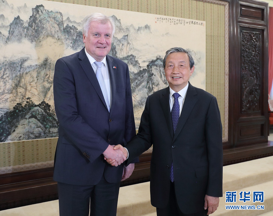 5月10日，國務(wù)院副總理馬凱在北京中南海紫光閣會(huì)見德國巴伐利亞州州長、基社盟主席霍斯特&middot;澤霍費(fèi)爾一行。 新華社記者王曄攝