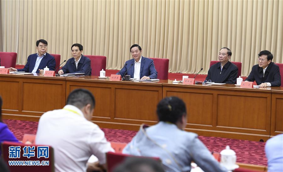 5月18日，中共中央政治局委員、中央書記處書記、中宣部部長劉奇葆在北京出席紀(jì)念新華書店成立80周年座談會并講話。 新華社記者 張領(lǐng) 攝