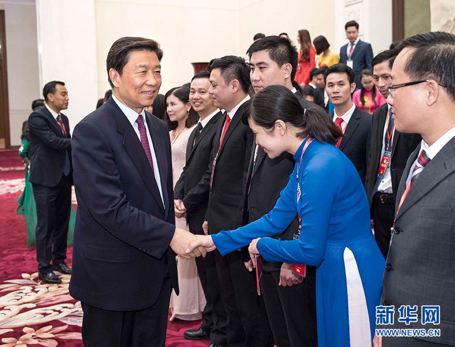 5月22日，中共中央政治局委員、國家副主席李源潮在北京會見越南胡志明共青團中央書記處第一書記黎國鋒率領(lǐng)的越南青年代表團。 新華社記者李濤 攝