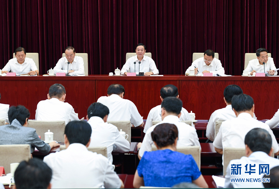 7月28日，中宣部在北京召開(kāi)全國(guó)宣傳部長(zhǎng)專題工作會(huì)議，學(xué)習(xí)貫徹習(xí)近平總書(shū)記在省部級(jí)主要領(lǐng)導(dǎo)干部專題研討班上的重要講話精神。中共中央政治局委員、中央書(shū)記處書(shū)記、中宣部部長(zhǎng)劉奇葆出席會(huì)議并講話。新華社記者張領(lǐng)攝