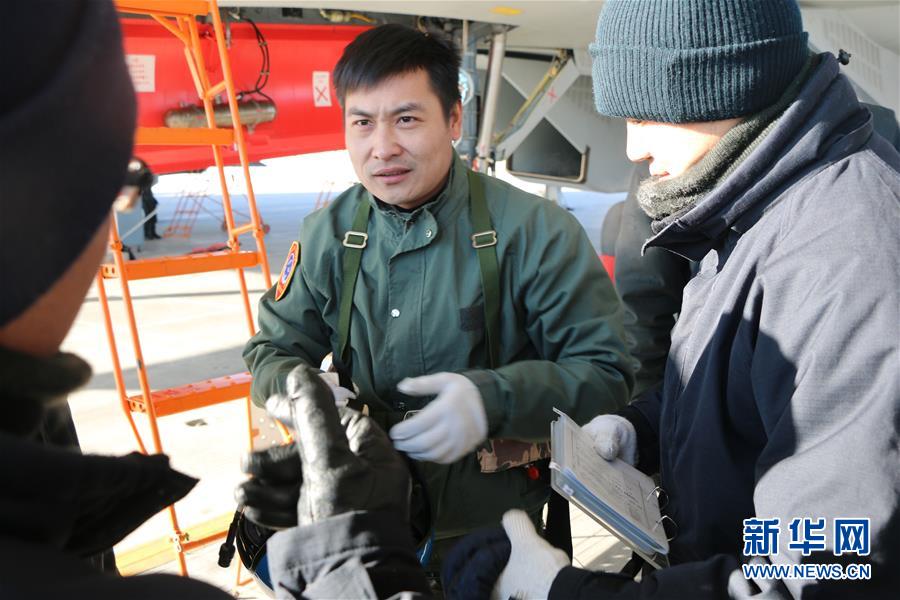 （建軍90周年&middot;英雄&middot;圖文互動）（2）聽，渤海灣有風吹過來&mdash;&mdash;追記海軍某艦載航空兵部隊一級飛行員張超