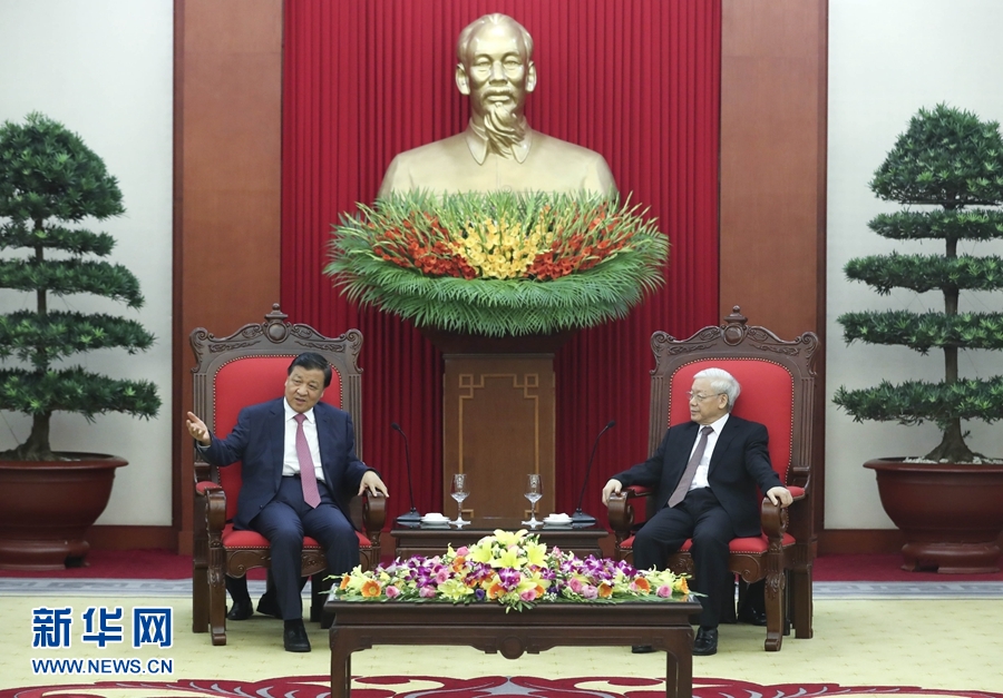 應(yīng)越南共產(chǎn)黨邀請，中共中央政治局常委、中央書記處書記劉云山9月18日至19日對越南進(jìn)行正式訪問。這是9月18日，劉云山在河內(nèi)會見越共中央總書記阮富仲。 新華社記者 龐興雷 攝