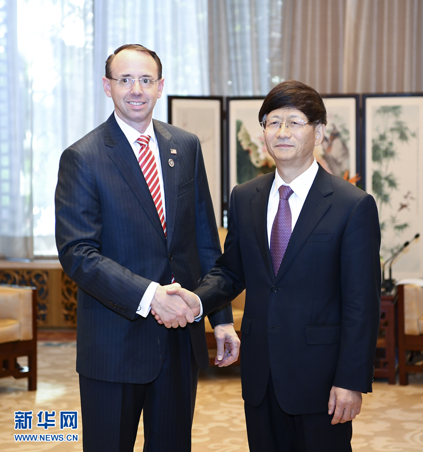 9月26日，中共中央政治局委員、中央政法委書記孟建柱在北京會見來華出席國際刑警組織第86屆全體大會的美國司法部常務(wù)副部長羅森斯坦。新華社記者 張領(lǐng) 攝