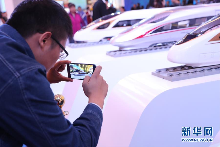 （十九大時光&middot;圖文互動）（2）向著夢想，奮進(jìn)！&mdash;&mdash;來自&ldquo;砥礪奮進(jìn)的五年&rdquo;大型成就展現(xiàn)場的報道 