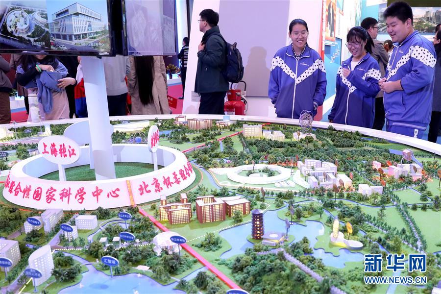 （十九大時光&middot;圖文互動）（4）向著夢想，奮進(jìn)！&mdash;&mdash;來自&ldquo;砥礪奮進(jìn)的五年&rdquo;大型成就展現(xiàn)場的報道 